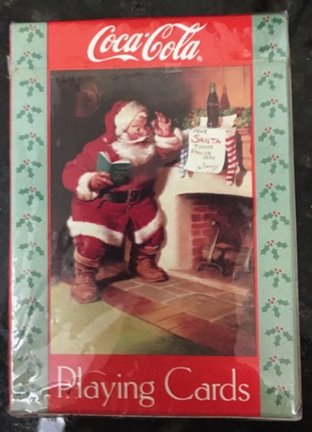 02585-2 € 5,00 coca cola speelkaarten kerstman staand bij openhaard.jpeg